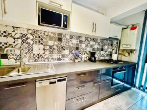 a kitchen with a sink and a microwave at Olive Apartament 3 in Iaşi