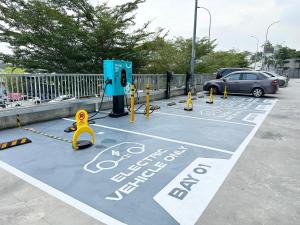 Fotografija u galeriji objekta SilkSky Homesuit -3 Pax, Near The Mines, Free Car Park, 200mbps WIFI, Netflix u gradu Serdang