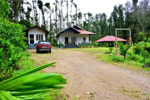 a truck parked in front of a house at Siri Kuteera Homestay in Chikmagalūr +2 photos