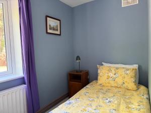 Giường trong phòng chung tại Shannon River House & Gardens