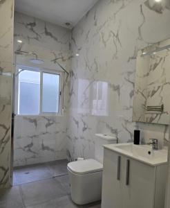 Ένα μπάνιο στο Habitación privada con baño en suite I +17 φωτογραφίες