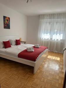 Ένα ή περισσότερα κρεβάτια σε δωμάτιο στο Be like your home! Familienhaus mit Garten & Netflix, Phantasialand nah