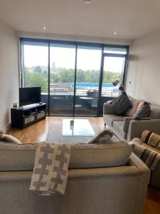Fotografie z fotogalerie ubytování Stylish rooftop apartment River Liffey view v destinaci Dublin