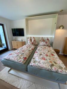 a bed in a room with at Neu - Ferienwohnung Allgäuparadies - Traumhafte Aussichten mitten in der Natur des Westallgäus in Oberreute