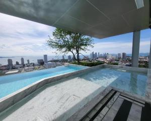 Kolam renang di atau dekat dengan Once Condo Pattaya