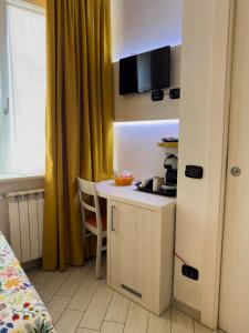 a small kitchen with a table in a room at BelSorrisoVarese - Elegance City Residence Private Parking -Reservation Required- in Varese