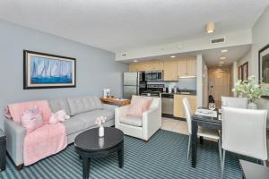 Kuchyň nebo kuchyňský kout v ubytování Stylish 1BR Oceanfront Stay in the Heart of Myrtle Beach 3rd Fl of OO Resort