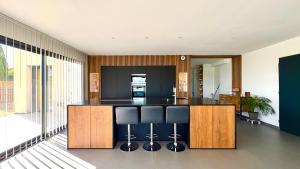 Et tv og/eller underholdning på Villa contemporaine avec piscine - Céleste