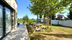 En have udenfor Villa contemporaine avec piscine - Céleste