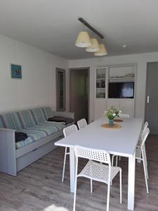 Posezení v ubytování Pavillon, de 4 à 7 couchages, dans une superbe résidence avec piscine