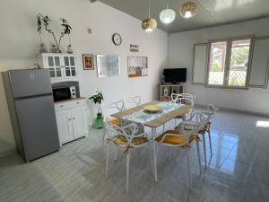 Dapur atau dapur kecil di Ecuba house +36 gambar