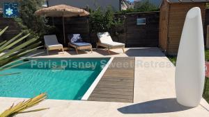Swimmingpoolen hos eller tæt på Paris Disney Sweet Retreat + 36 billeder