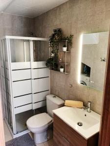 a bathroom with a toilet and a sink at Apartament La Mata -Maya Bungalow in Torrevieja +30 photos