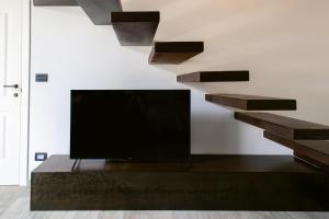 TV a/nebo společenská místnost v ubytování Urban Home 29 - Modern Apartment - Molfetta + 23 fotografií