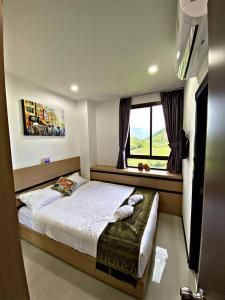 Posteľ alebo postele v izbe v ubytovaní NBC Nai Harn Beach Condo Phuket + 15 fotografií