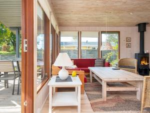 Χώρος καθιστικού στο 6 person holiday home in Bjert-By Traum