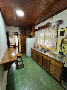 a kitchen with a sink and a refrigerator at La Rosa House - Central house in Eldorado in Eldorado