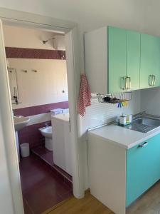 Η κουζίνα ή μικρή κουζίνα στο EMMEVI House