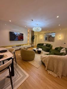 Φωτογραφία από το άλμπουμ του New Luxury 2 bed in Lekki 1 WiFi PS5 247 Power Mart σε Lagos