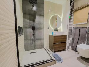 Φωτογραφία από το άλμπουμ του New Luxury 2 bed in Lekki 1 WiFi PS5 247 Power Mart σε Lagos