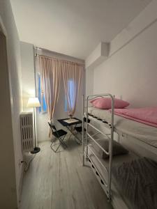 Postel nebo postele na pokoji v ubytování Group Old Town Apartment + 13 fotografií