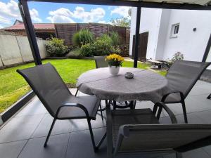 Ruang duduk di Ferienwohnung-Heide-1
