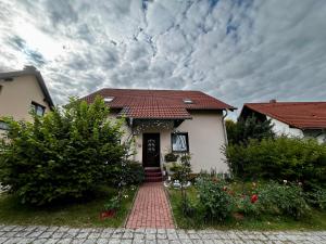 Κήπος έξω από το Villa L & S - Gemütliche Ferienwohnung im Grünen bei Dresden