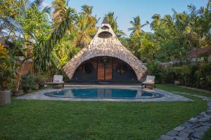 a house with a small pool in the yard at Igabara Hobbit House in Tangalle