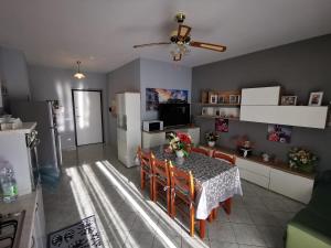 a kitchen with a table and chairs and a refrigerator at Blu Amalfi in Gizzeria
