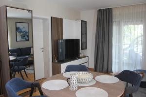 TV a/nebo společenská místnost v ubytování Apartment Ornament Lux B11