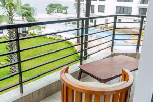 Un balcon sau o terasă la Home to Home Apartment