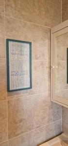 Ένα μπάνιο στο 2-Bedroomed House Dukinfield