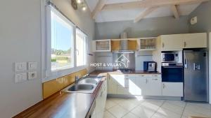 Kuchyň nebo kuchyňský kout v ubytování Host Villas LOUMÉA Saubion + 2 fotografie