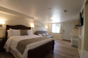 a bedroom with a large bed and a window at Victoria Gorge Waterway Vacation Home in Victoria