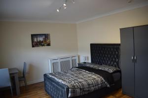 Postel nebo postele na pokoji v ubytování Premier London Rooms