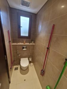 Ένα μπάνιο στο Beach Villa mit Privatpool, Dachterrasse +17 φωτογραφίες