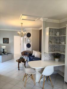 Et opholdsområde på Strand and Sea Cottage