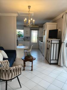 Køkken eller tekøkken på Strand and Sea Cottage + 8 billeder