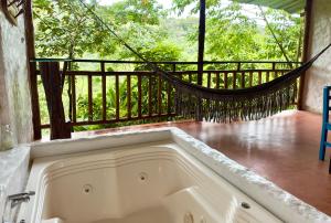 a bath tub on a balcony with a hammock at Posada Turistica Dantayaco fin del mundo in Mocoa +92 photos