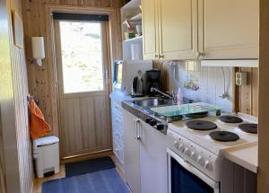 Dapur atau dapur kecil di Welcome to the idyllic Sogndalstrand
