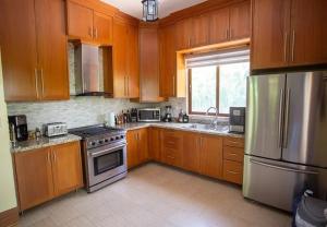 Dapur atau dapur kecil di Hery's Villa SOV