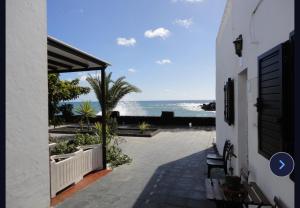 a patio with a view of the ocean from a house at Maison bord de mer Calypso in Punta Mujeres