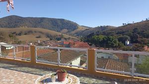 a view from the balcony of a house with mountains in the background at Meu Aconchego próximo da cidade in Itamonte