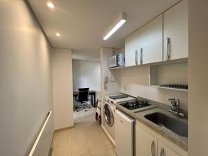 Η κουζίνα ή μικρή κουζίνα στο Espaço e conforto na Asa Norte