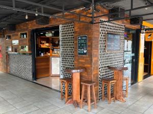 Ο χώρος του lounge ή του μπαρ στο Espaço e conforto na Asa Norte