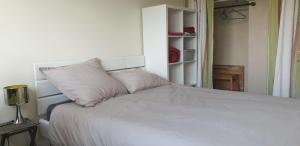 a white bed with two pillows on top of it at Le Skyline - 3 Chambres Indépendantes, lits doubles in Nantes