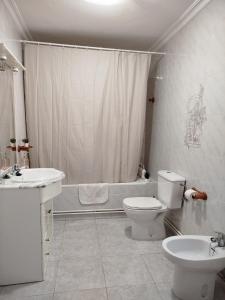 Ένα μπάνιο στο Casa de Tina y Cora