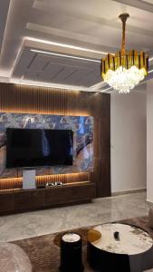 Μια τηλεόραση ή/και κέντρο ψυχαγωγίας στο Alakim Residence and Suites