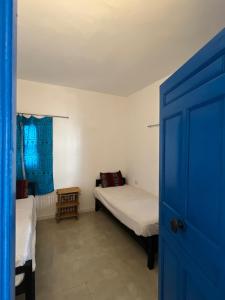 Giường trong phòng chung tại Oasis Blue