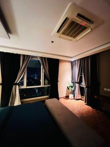 Afbeelding uit fotogalerij van Homies Apartments in DHA phase 4 Gold crest Mall in Lahore